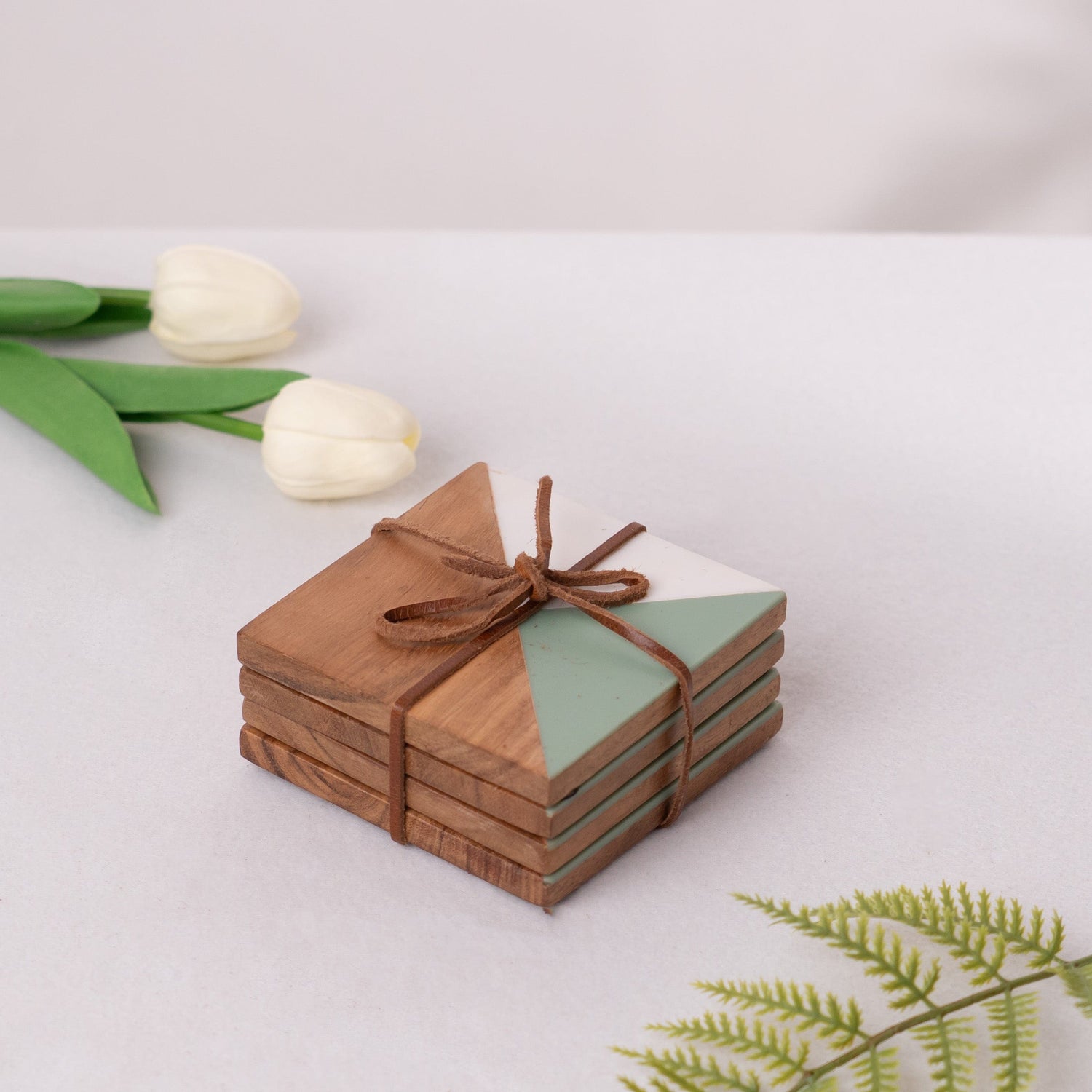 Earthline Coaster- White & Natural wood