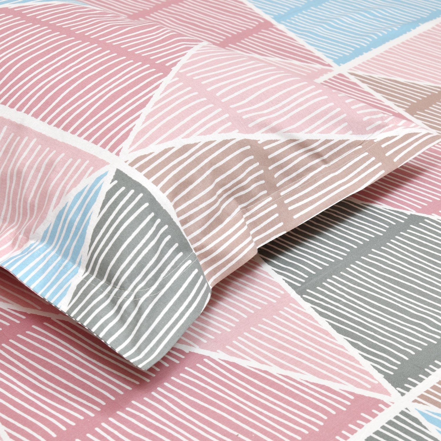 Pyramid Retreat 100% Cotton King Size Bedsheet, 144 TC